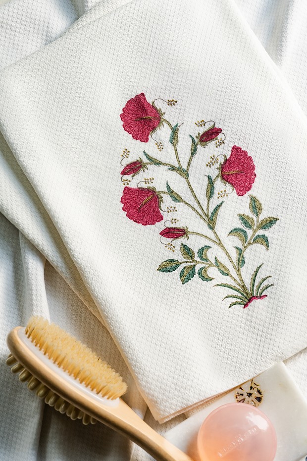 Hibiscus Rosa Bath Towel