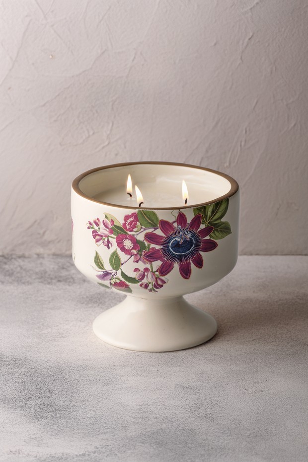 Botanica Pedestal Candle- Cassis